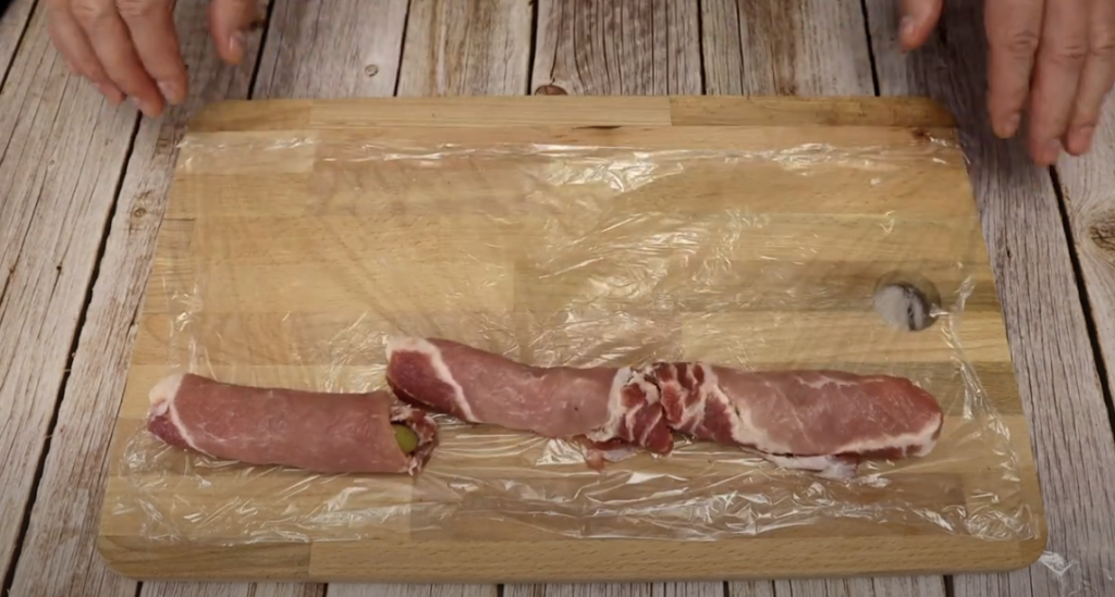 Vepřové závitky plněné zelenými olivami - jednoduchý a chutný recept na pečené maso