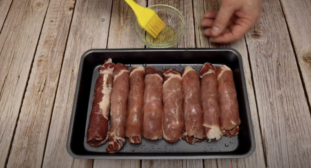 Vepřové závitky plněné zelenými olivami - jednoduchý a chutný recept na pečené maso