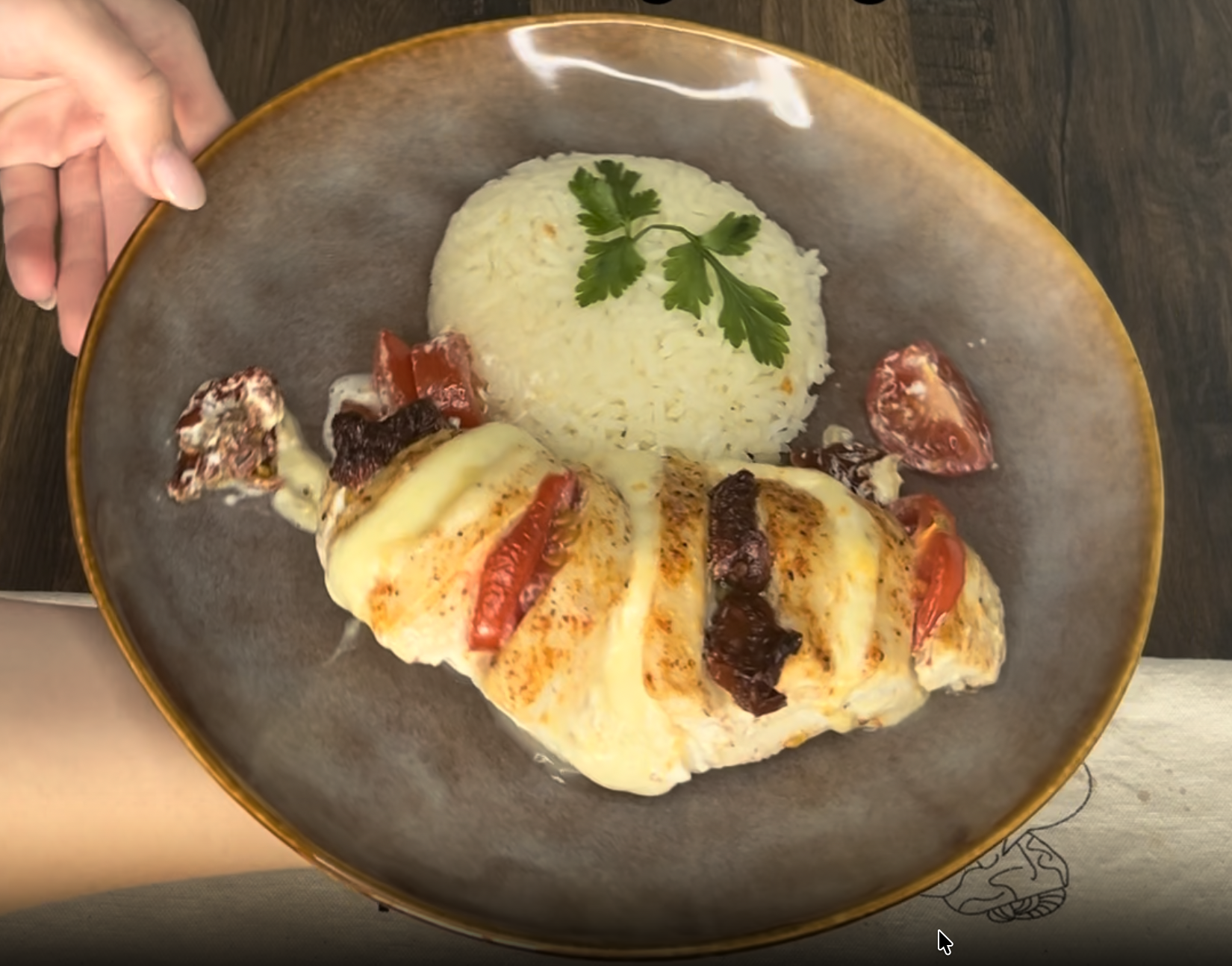 Zapečená kuřecí prsa plněná mozzarellou - recept hotový za 30 minut