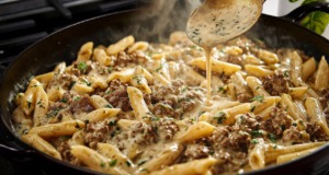 Krémové penne s mletým hovězím masem a mozzarellou – rychlý recept z jedné pánve Krémové penne s mletým hovězím masem a mozzarellou - rychlý, sytý a dokonale lahodný recept z jedné pánve