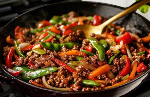 Jednoduchý a rychlý recept na wok s mletým hovězím, křupavou zeleninou a voňavou čínskou omáčkou - skvělá večeře do 30 minut, plná chutí
