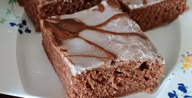 Kefírová buchta s citronovou polevou Kefírová buchta s citronovou polevou
