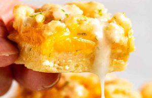 Kokosové mangové řezy s limetkovou polevou Kokosové mangové řezy s limetkovou polevou