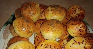 Jednoduchý recept na skvělé domácí pečivo – Vyzkoušejte tyto nadýchané houstičky!