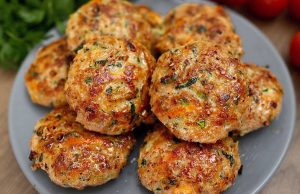 Cuketové placičky s mletým masem – křupavé, ale zároveň šťavnaté Cuketové placičky s mletým masem – křupavé, šťavnaté a plné chuti