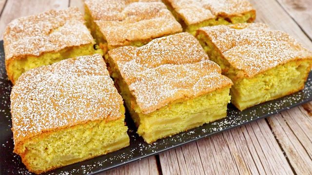 Nadýchaný jablečný koláč s vanilkovou vůní - jednoduchý a vláčný dezert, který provoní celý domov Nadýchaný jablečný koláč s vanilkovou vůní - jednoduchý a vláčný dezert, který provoní celý domov