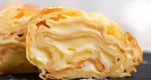 Jemná roláda s vanilkovým krémem – domácí recept krok za krokem Jemná roláda s vanilkovým krémem - dezert, který pohladí po duši