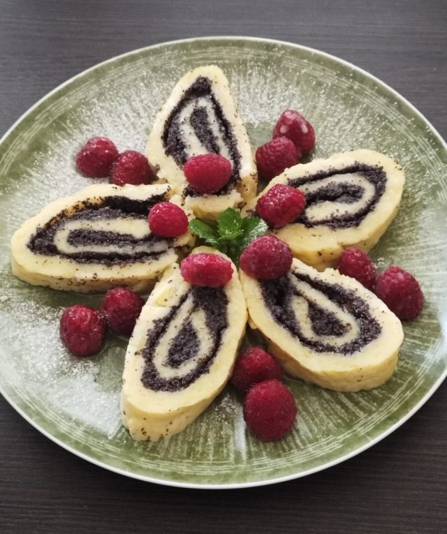 Maková roláda z bramborového těsta Maková roláda z bramborového těsta