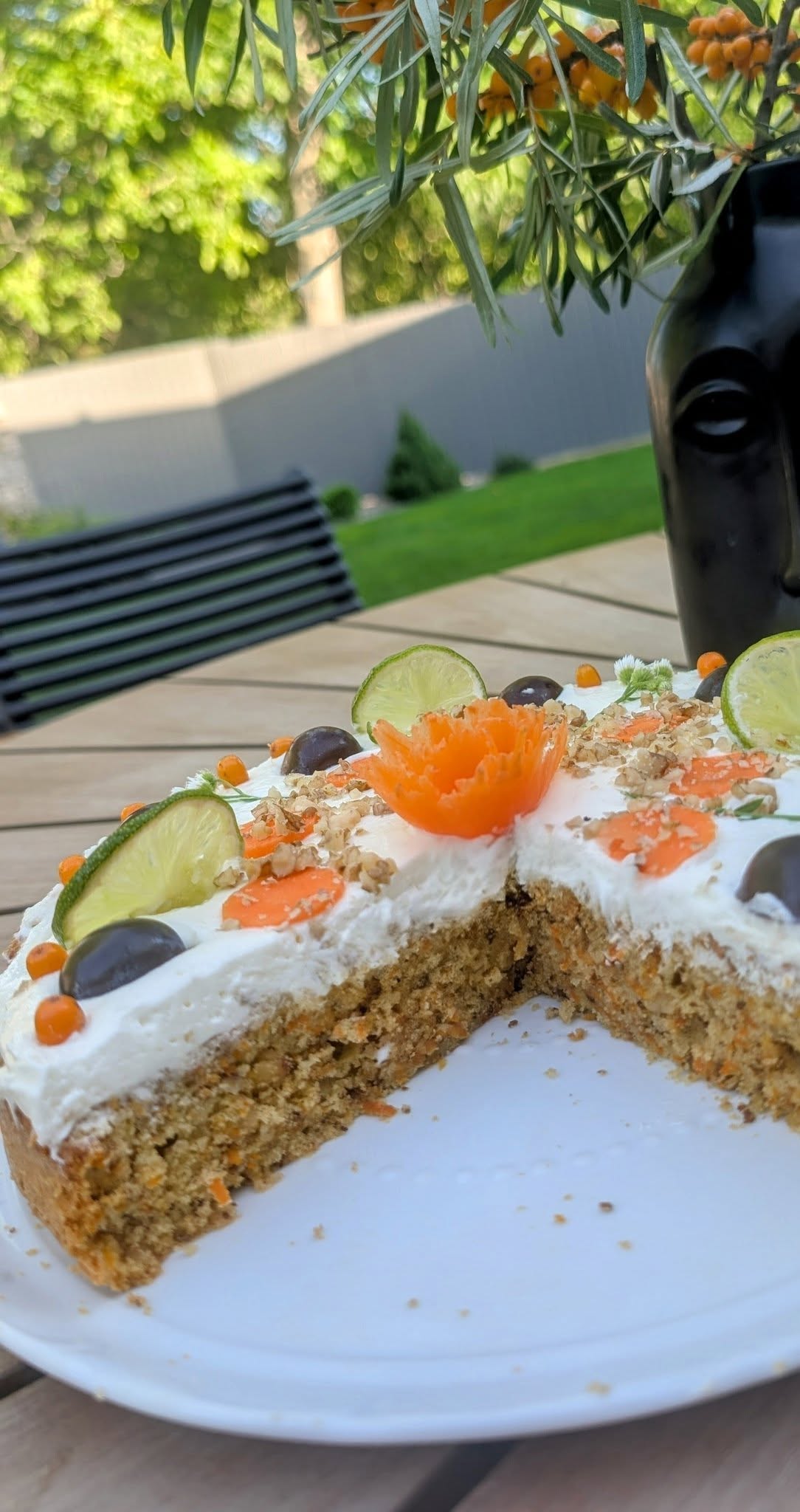 Mrkvovo-ořechový dort s jemným pribináčkovým krémem