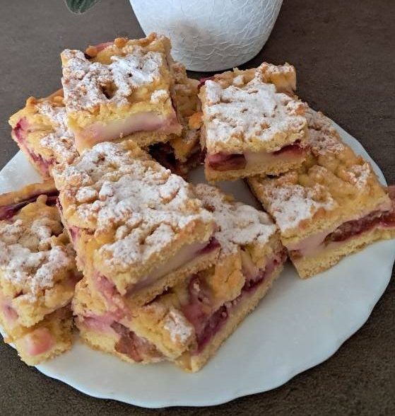 Švestkový koláč s pudinkem: Křehké potěšení s pudinkovou náplní!