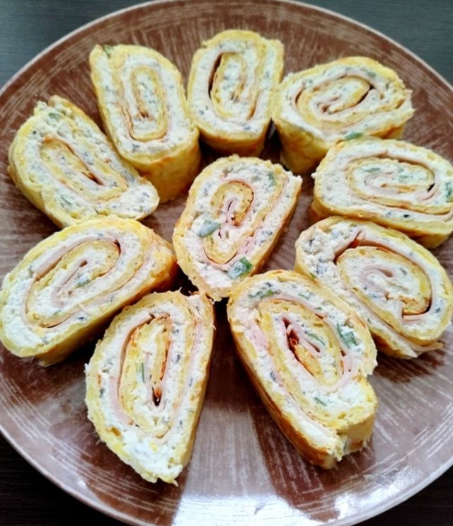 Cuketovo-bramborová roláda s ricottou, nivou a šunkou