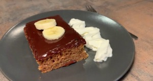 Hrnkový jablečný koláč s čokoládovou polevou – snadný recept jako od babičky Hrnkový jablečný koláč s čokoládovou polevou – snadný recept jako od babičky