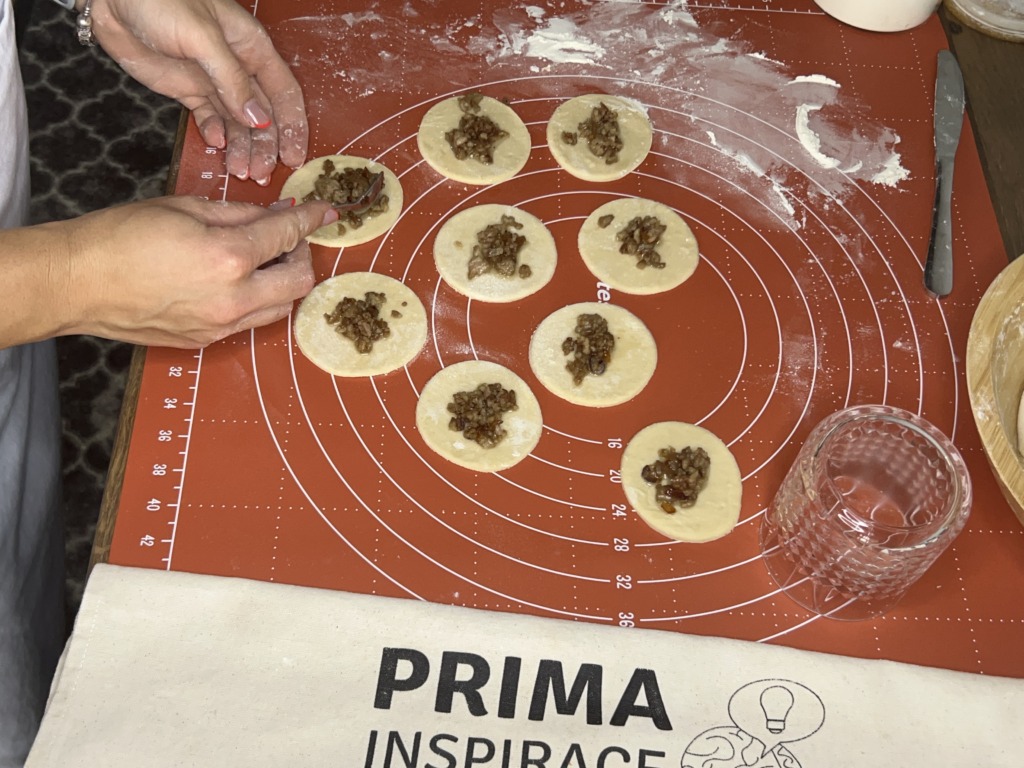 Čínské měšce v páře plněné mletým masem (wonton)