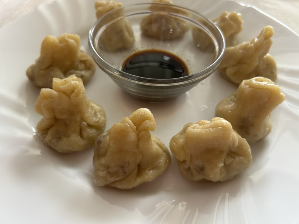 Čínské měšce v páře plněné mletým masem (wonton)