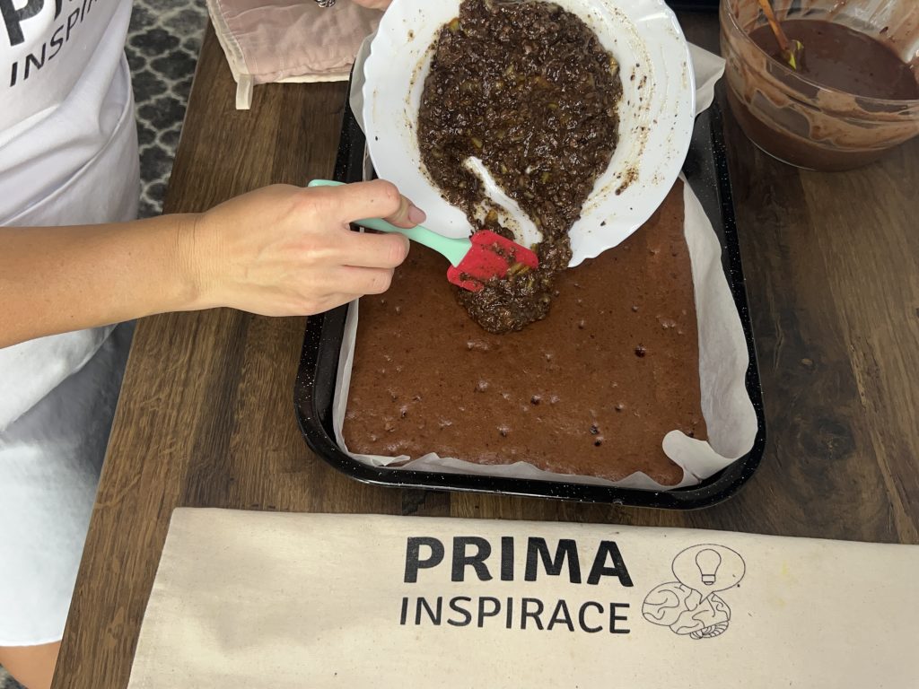 Hrnkový čokoládový koláč, který si bez debaty zamilujete