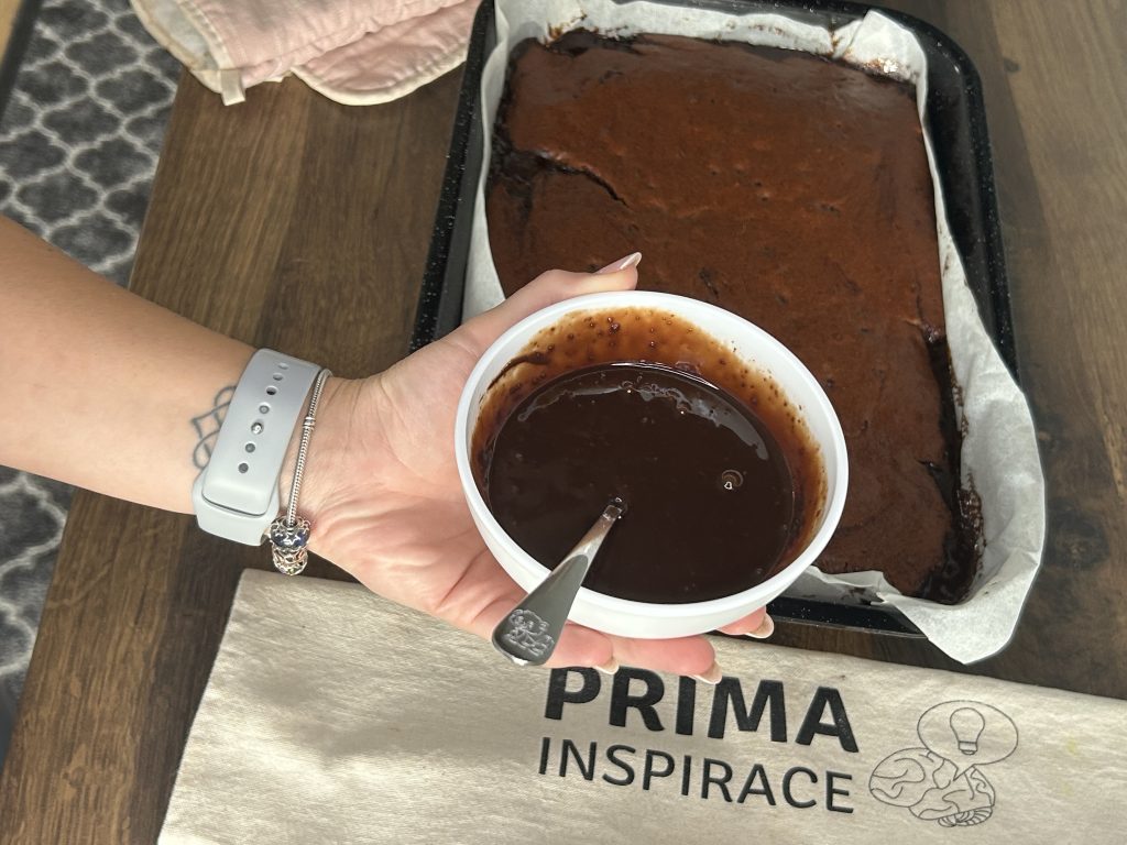 Hrnkový čokoládový koláč, který si bez debaty zamilujete