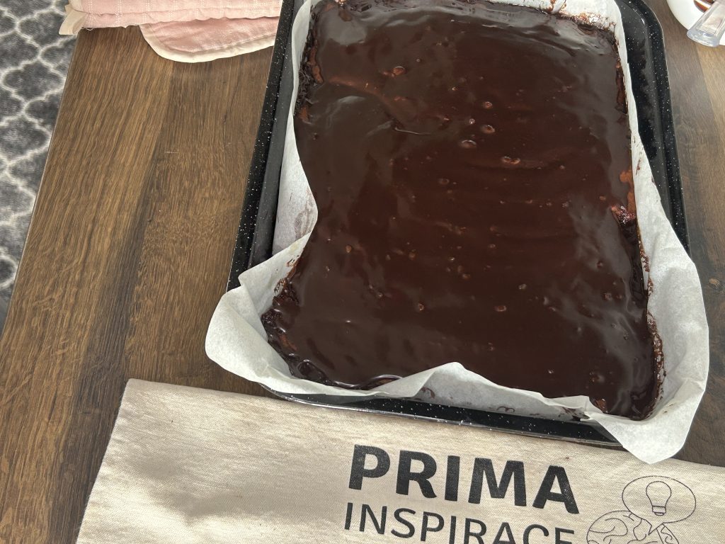 Hrnkový čokoládový koláč, který si bez debaty zamilujete