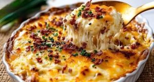 Zapečená bramborová kaše se sýrem a slaninou – luxusní příloha i hlavní chod Zapečená bramborová kaše se sýrem a slaninou – luxusní příloha i hlavní chod