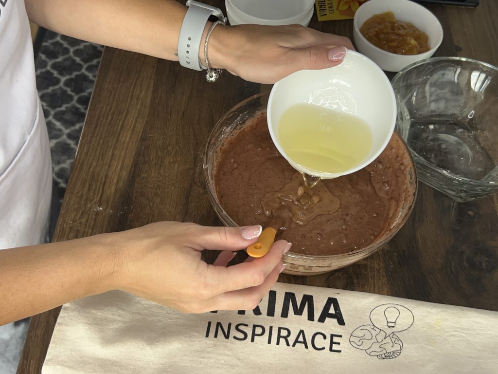 Hrnkový čokoládový koláč, který si bez debaty zamilujete