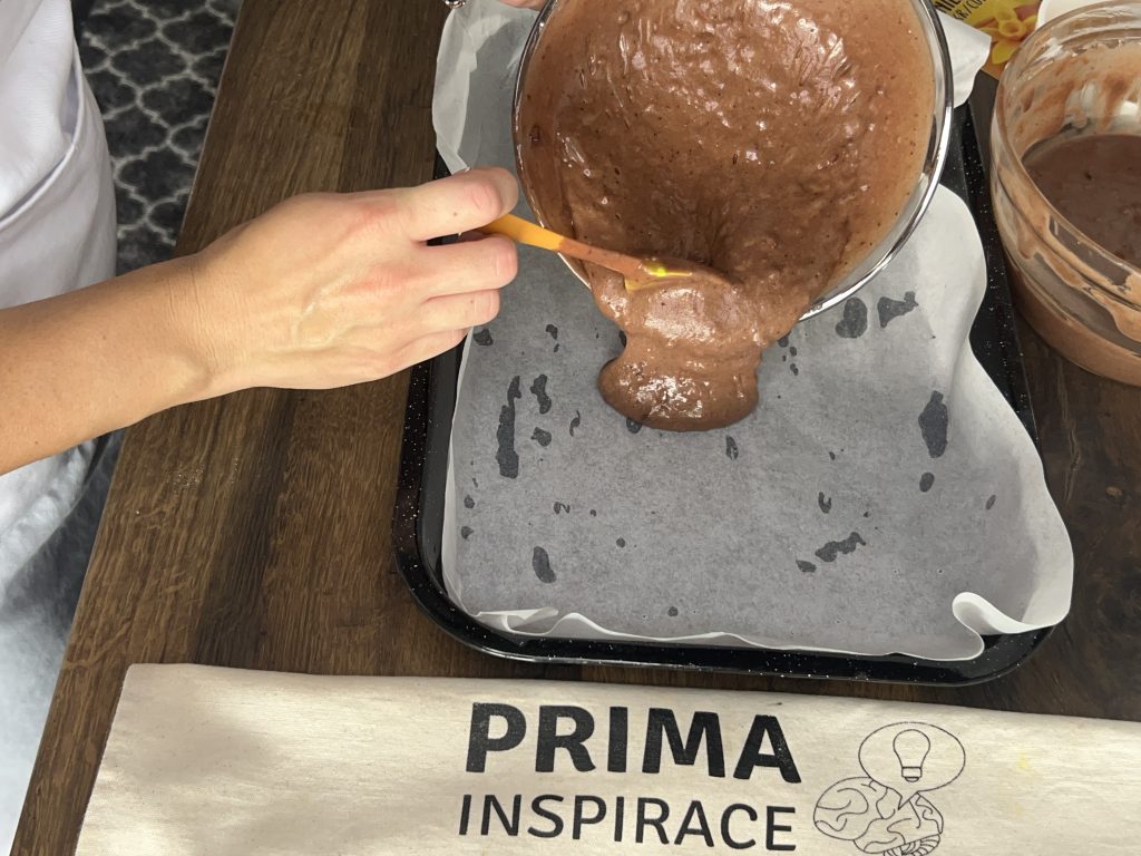 Hrnkový čokoládový koláč, který si bez debaty zamilujete