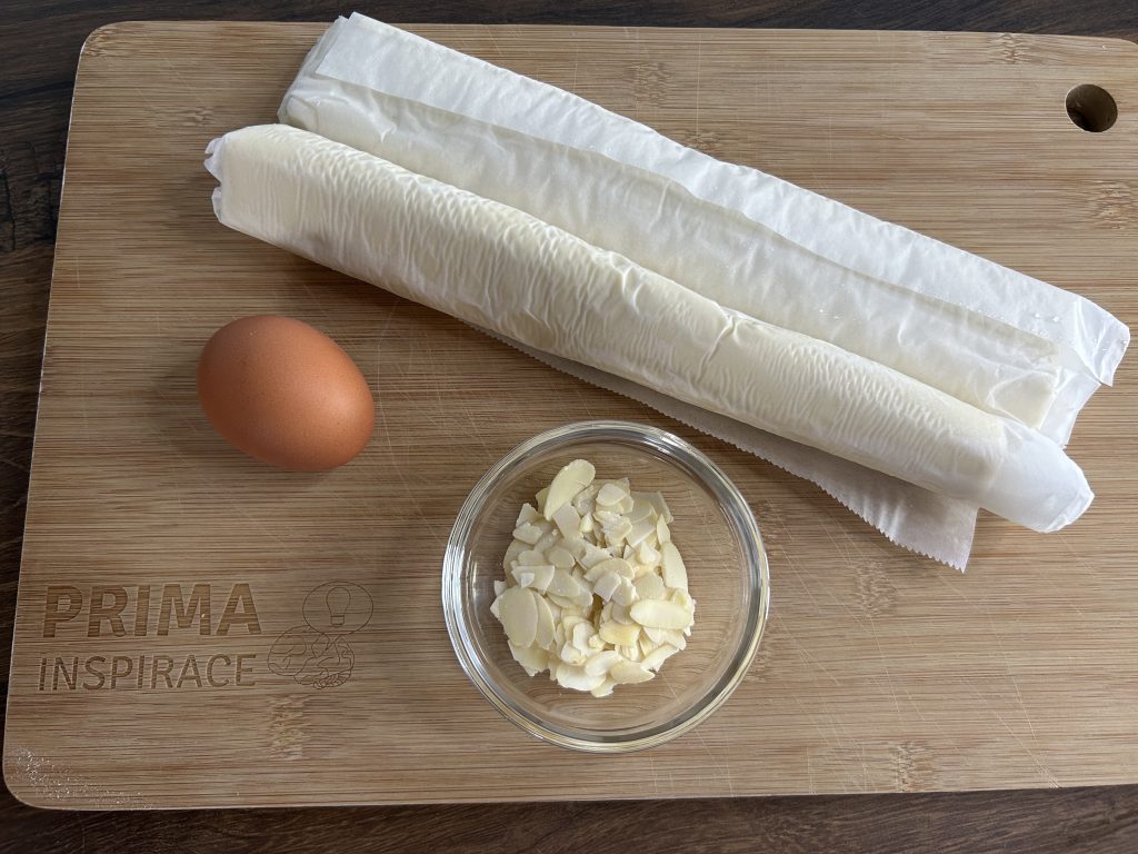 Jablečné croissanty z listového těsta s vanilkovým krémem