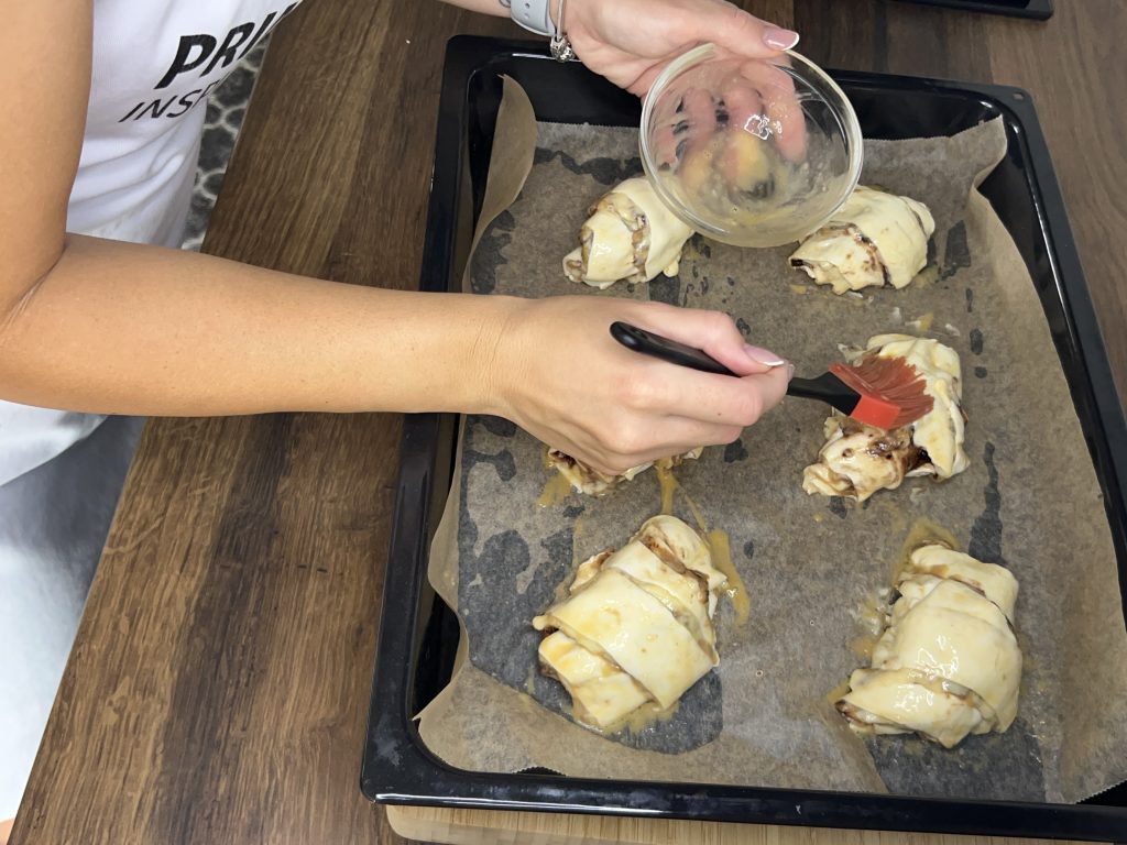 Jablečné croissanty z listového těsta s vanilkovým krémem