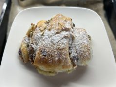 Jablečné croissanty z listového těsta s vanilkovým krémem