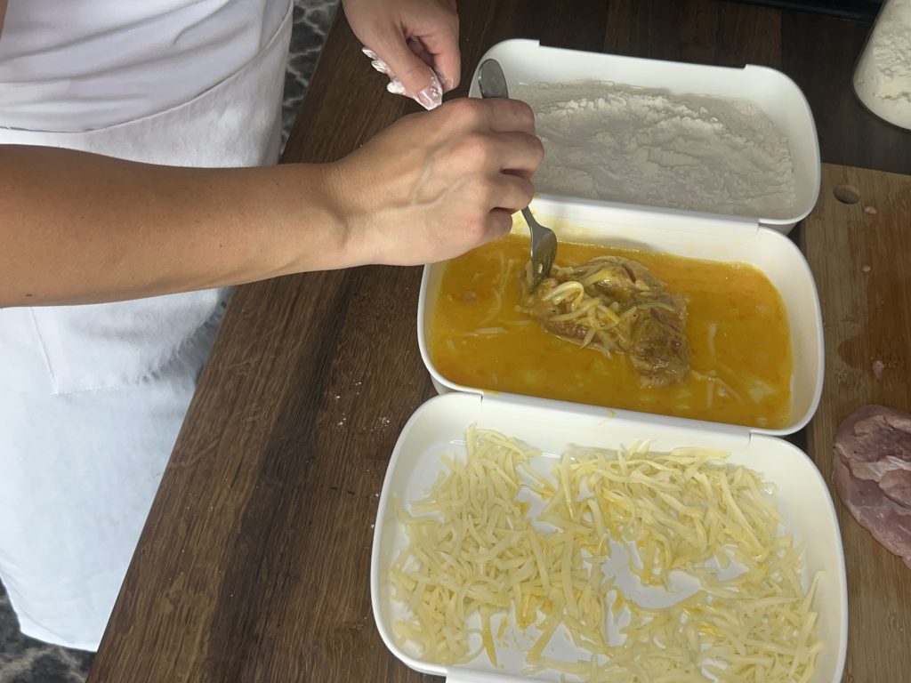 Krůtí maso v sýrovém obalu – křupavá klasika na pánvi