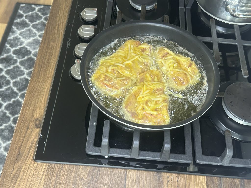 Krůtí maso v sýrovém obalu – křupavá klasika na pánvi