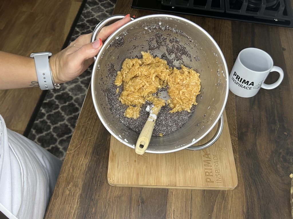 Zdravý makovo-jablečný koláč bez mouky