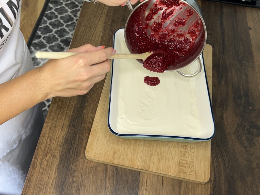 Nepečený malinový řez s mascarpone a želatinou