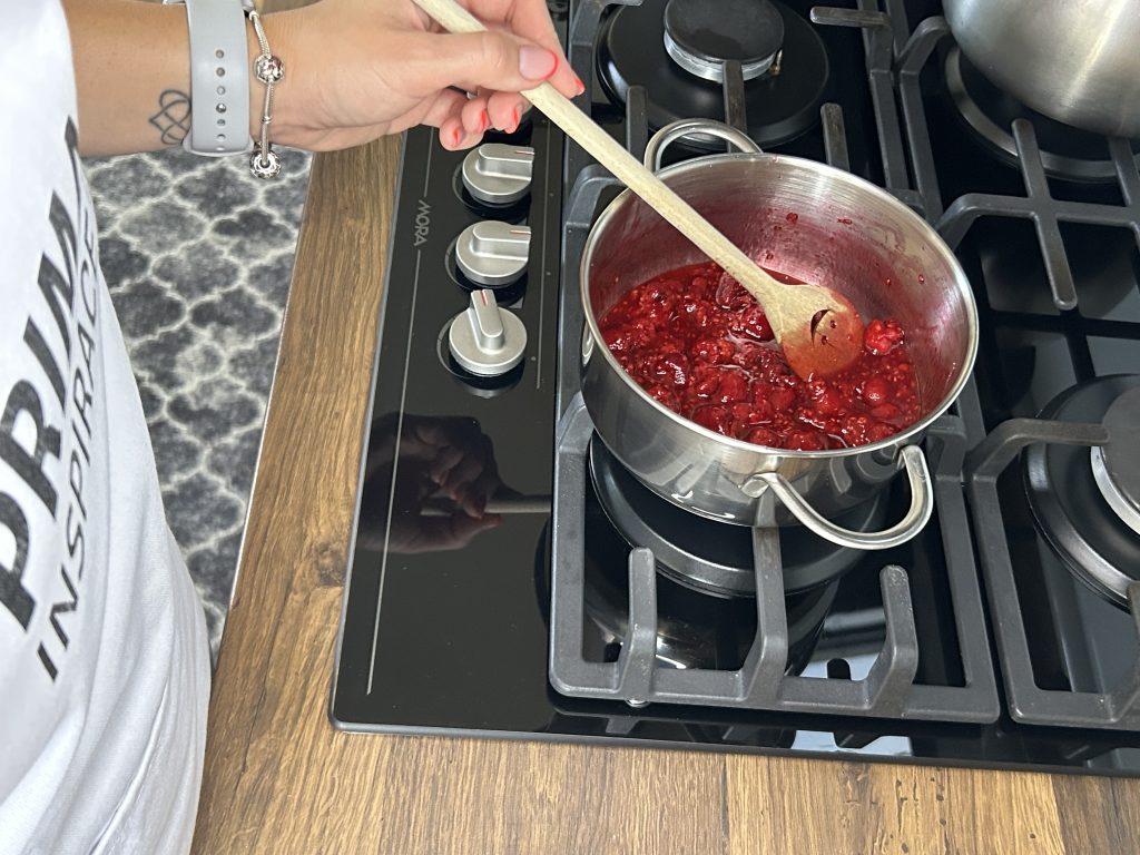 Nepečený malinový řez s mascarpone a želatinou