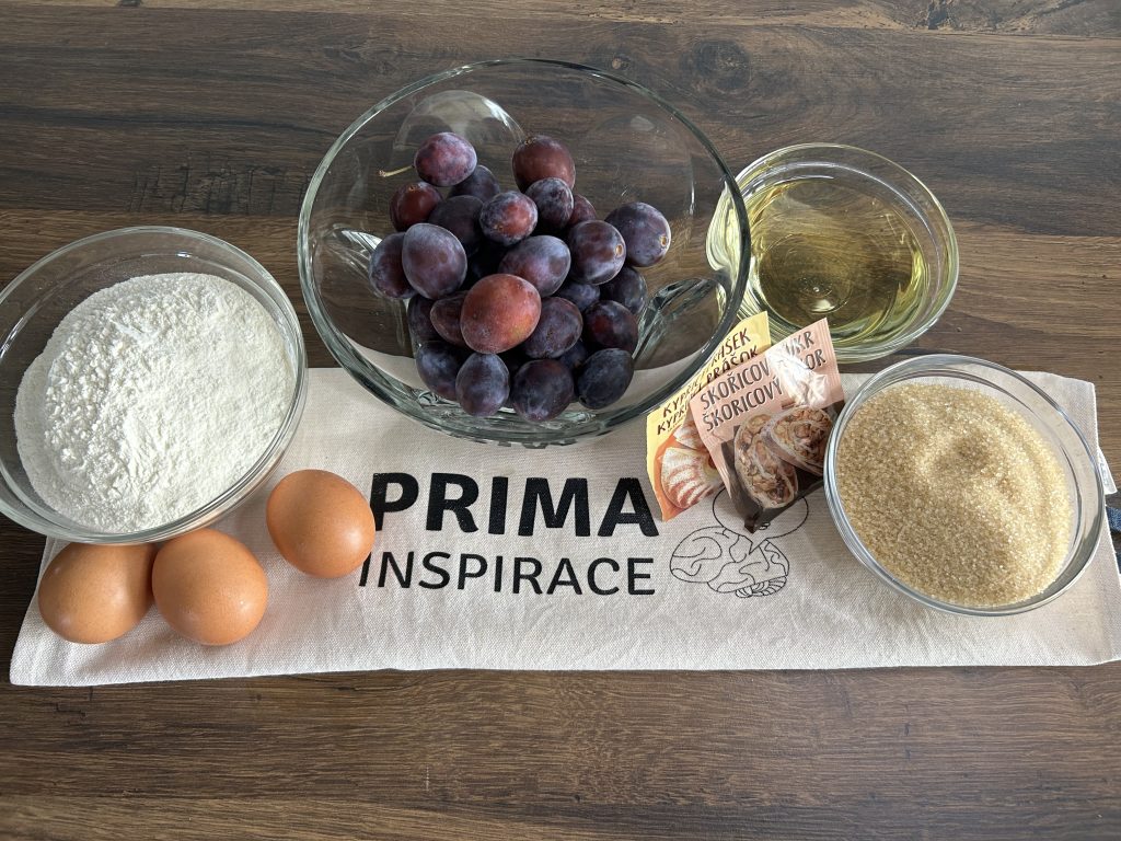 Rychlý švestkový koláč se skořicovou vůní
