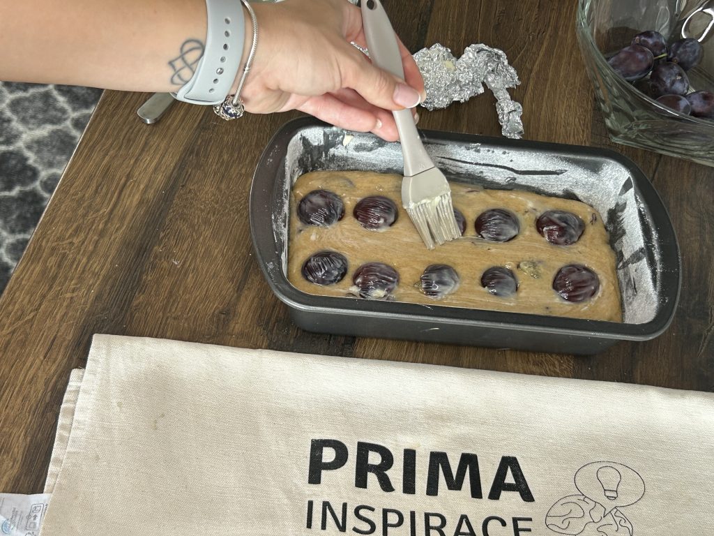 Rychlý švestkový koláč se skořicovou vůní