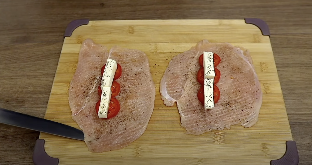 Křupavé kuřecí rolky plněné mozzarellou a rajčaty - snadná příprava a dokonalá chuť