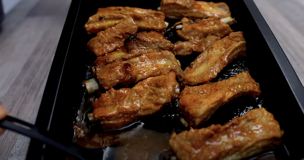 Šťavnatá vepřová žebírka s domácí BBQ marinádou - neodolatelná kombinace křehkého masa a karamelizované krusty