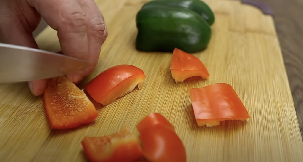 Rychlé kuřecí špízy s marinádou, cibulí a paprikou - jednoduchý a chutný recept, ideální pro rychlý oběd nebo lehkou večeři