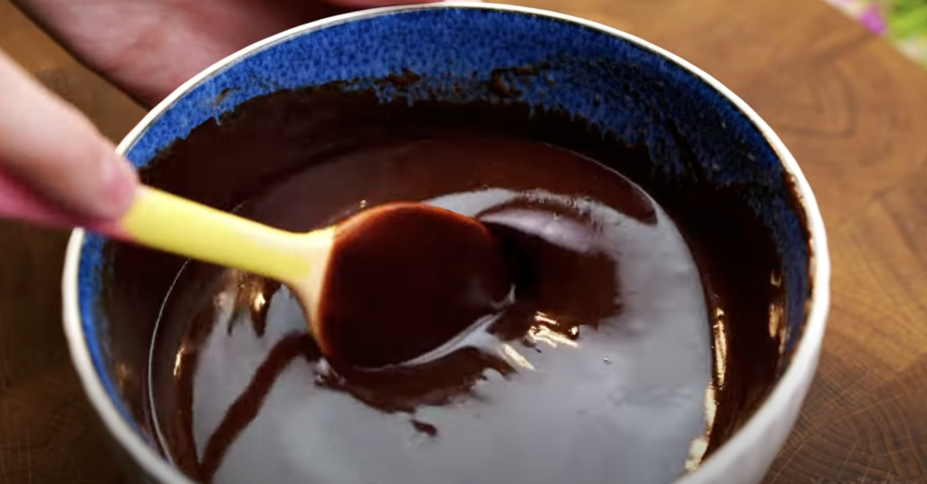 Elegantní čokoládové brownies - vláčný čokoládový dort s jemnou krustou a bohatou chutí