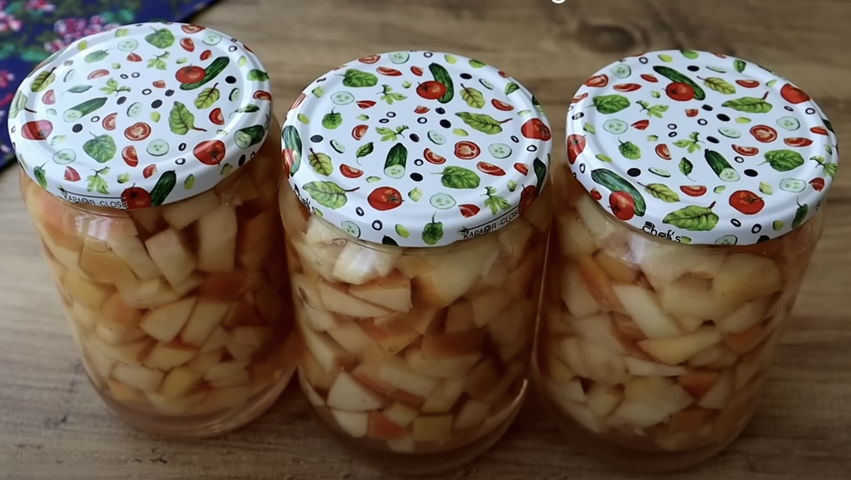 Jablečný kompot podle babičky: Jednoduchý způsob s citronem, hřebíčkem a vůní skořice