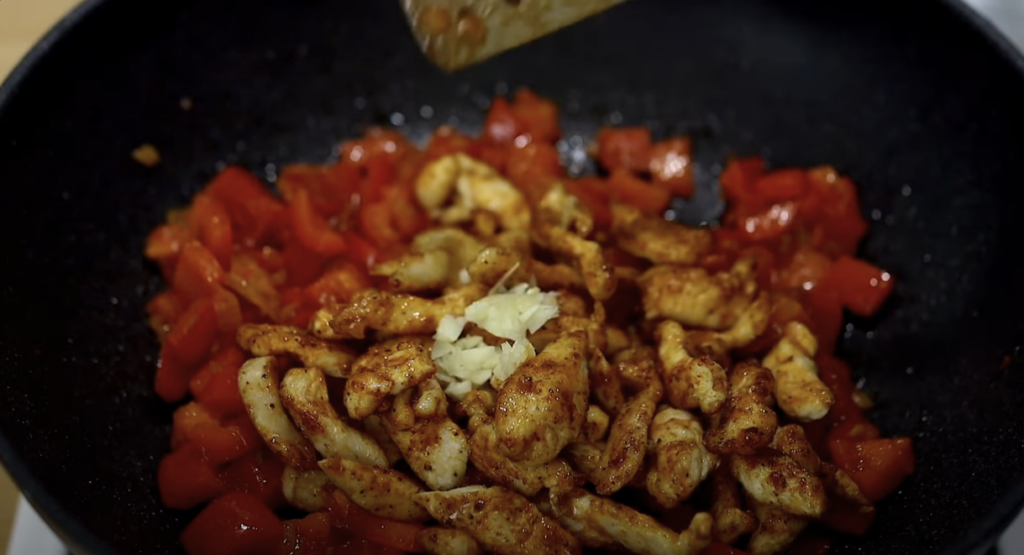 Kuřecí stir-fry s barevnou zeleninou a jasmínovou rýží - krok za krokem