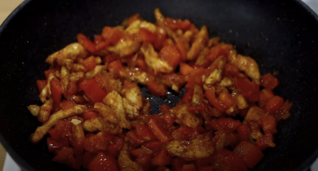 Kuřecí stir-fry s barevnou zeleninou a jasmínovou rýží - krok za krokem