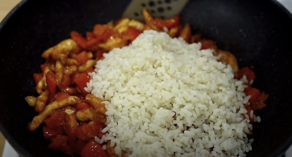 Kuřecí stir-fry s barevnou zeleninou a jasmínovou rýží - krok za krokem