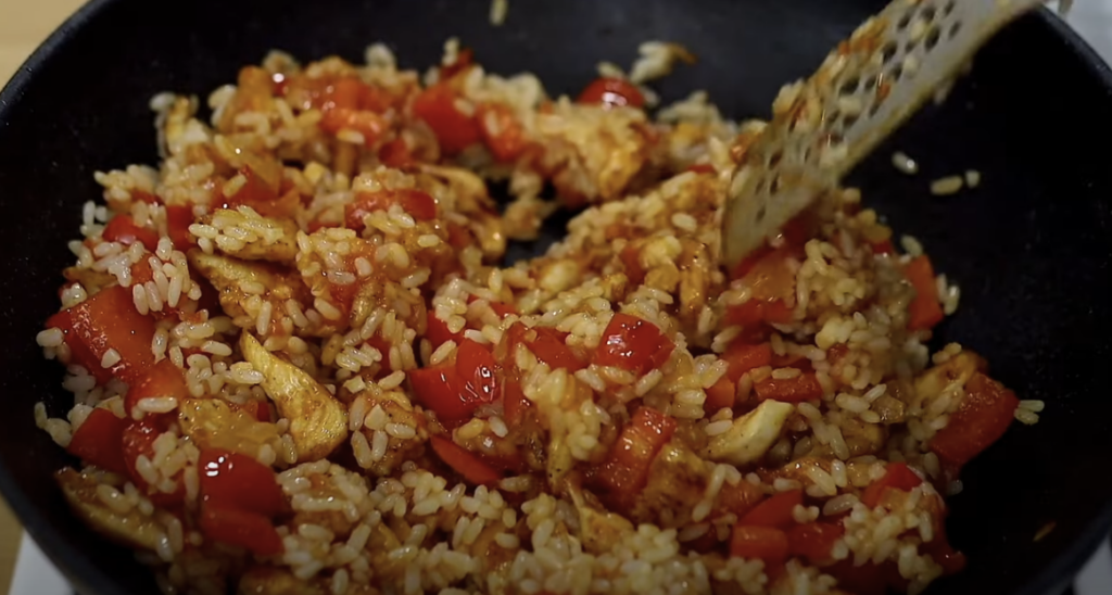 Kuřecí stir-fry s barevnou zeleninou a jasmínovou rýží - krok za krokem