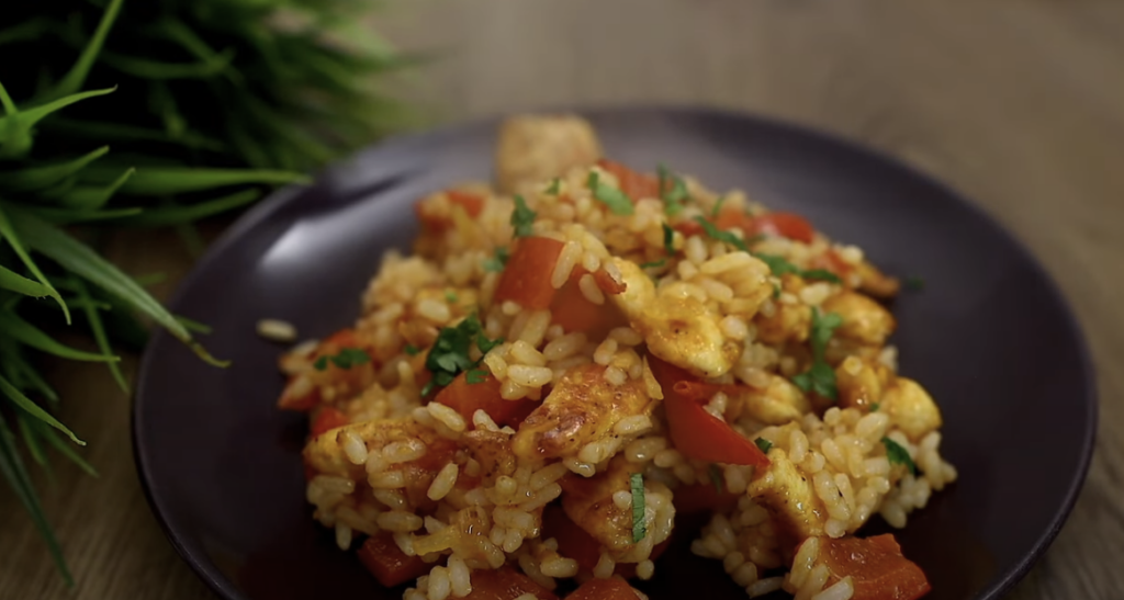 Kuřecí stir-fry s barevnou zeleninou a jasmínovou rýží - krok za krokem