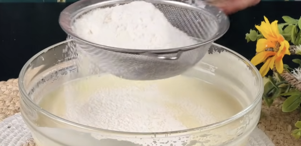 Jemný tvarohový koláč s ostružinami – nadýchaný letní dezert, který si zamilujete