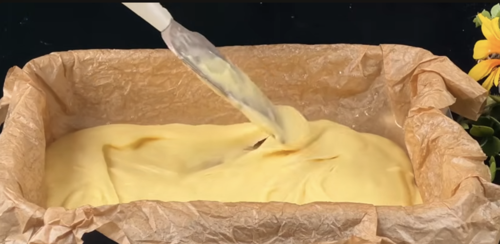 Jemný tvarohový koláč s ostružinami – nadýchaný letní dezert, který si zamilujete