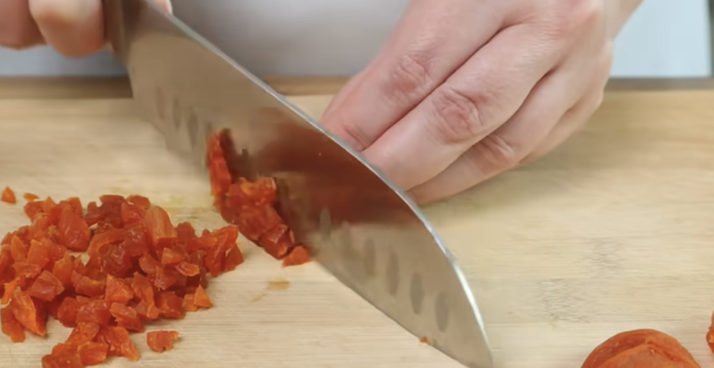 Sladký ovesný chléb s jablky, rozinkami a jemným jogurtovo-ovocným krémem