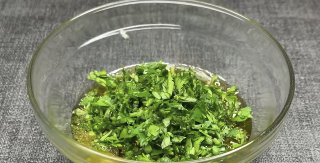 Pečené lilkové závitky s voňavou bylinkovou směsí a sýrem