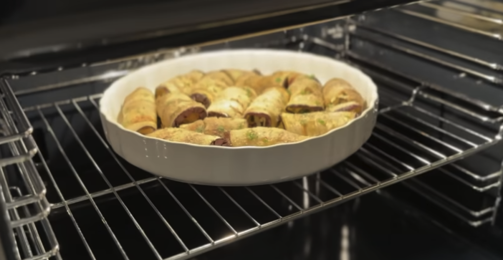 Pečené lilkové závitky s voňavou bylinkovou směsí a sýrem