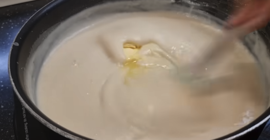 Rulouri de cocos fără coacere cu cremă de vanilie și cireșe